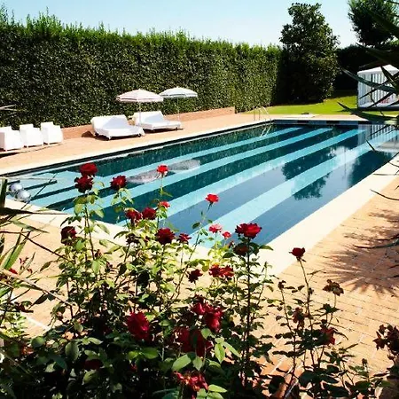 Bastia Sleeps 9 Pool Wifi T737706 * Rovolon